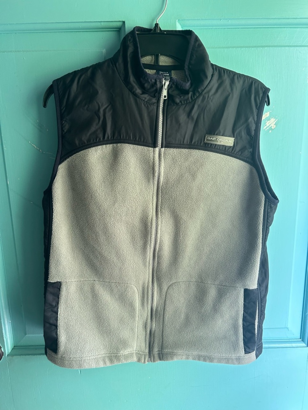 GAP Originals Youth Boys Two-Tone Fleece Vest in Black and Light Gray